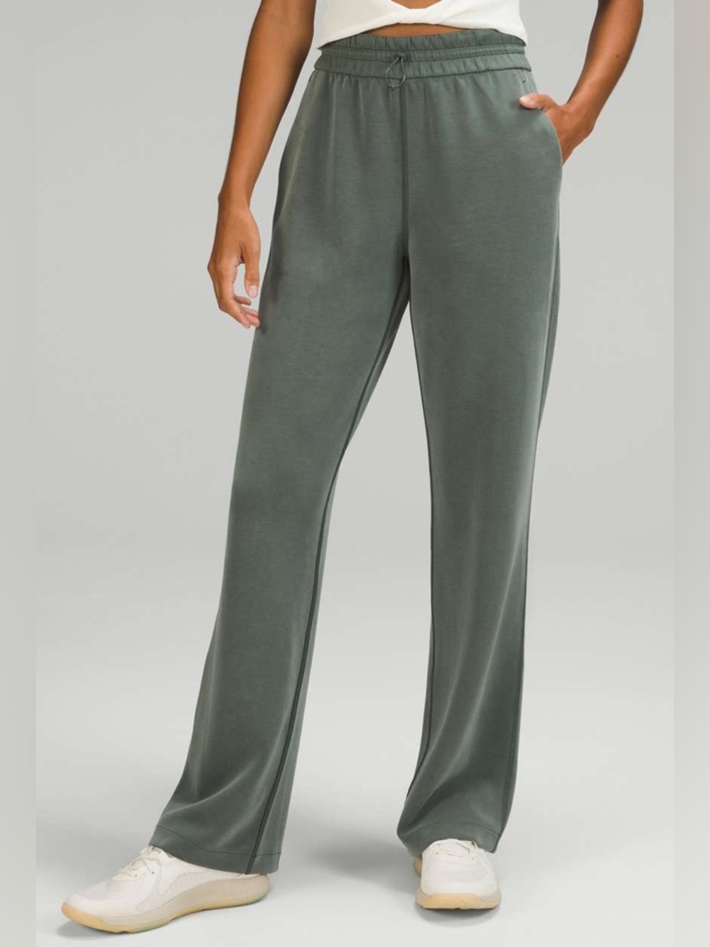 NWT Lululemon Softstreme High-Rise Pant
Smoked Spruce size 4